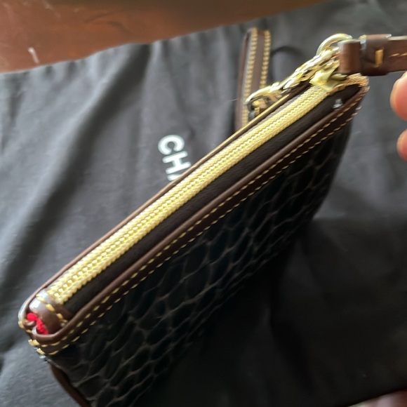 Quality Dooney and Bourke wristlet, leather, excellent condition - Picture 7 of 10